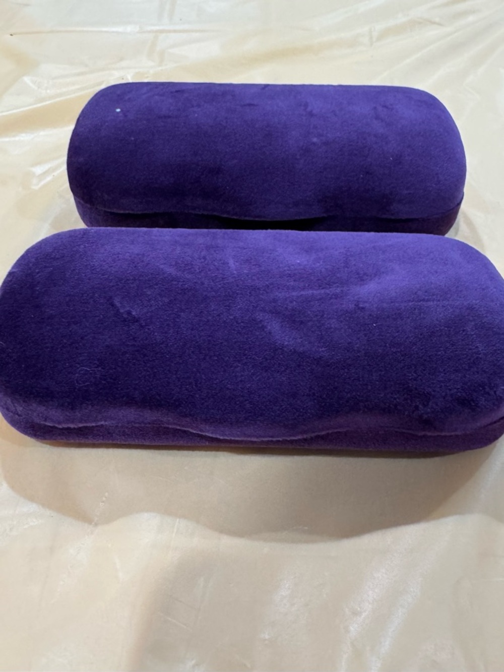 Gucci Purple Velvet Sunglass Case with Green Lining - Picture 4 of 4